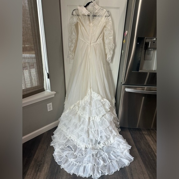 Vintage IGLWU Wedding gown size 6 lace ruffles waterfall beads train - Picture 5 of 11